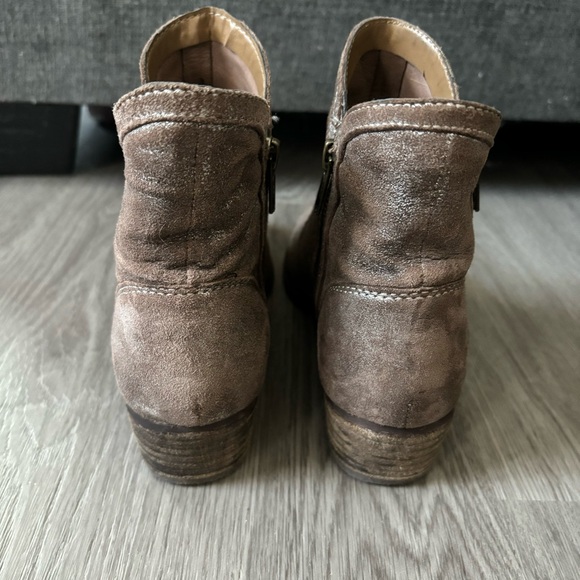 SEYCHELLES x ANTHROPOLOGIE | Lucky Penny Metallic Silver Pewter Zip Up Booties - Picture 7 of 10